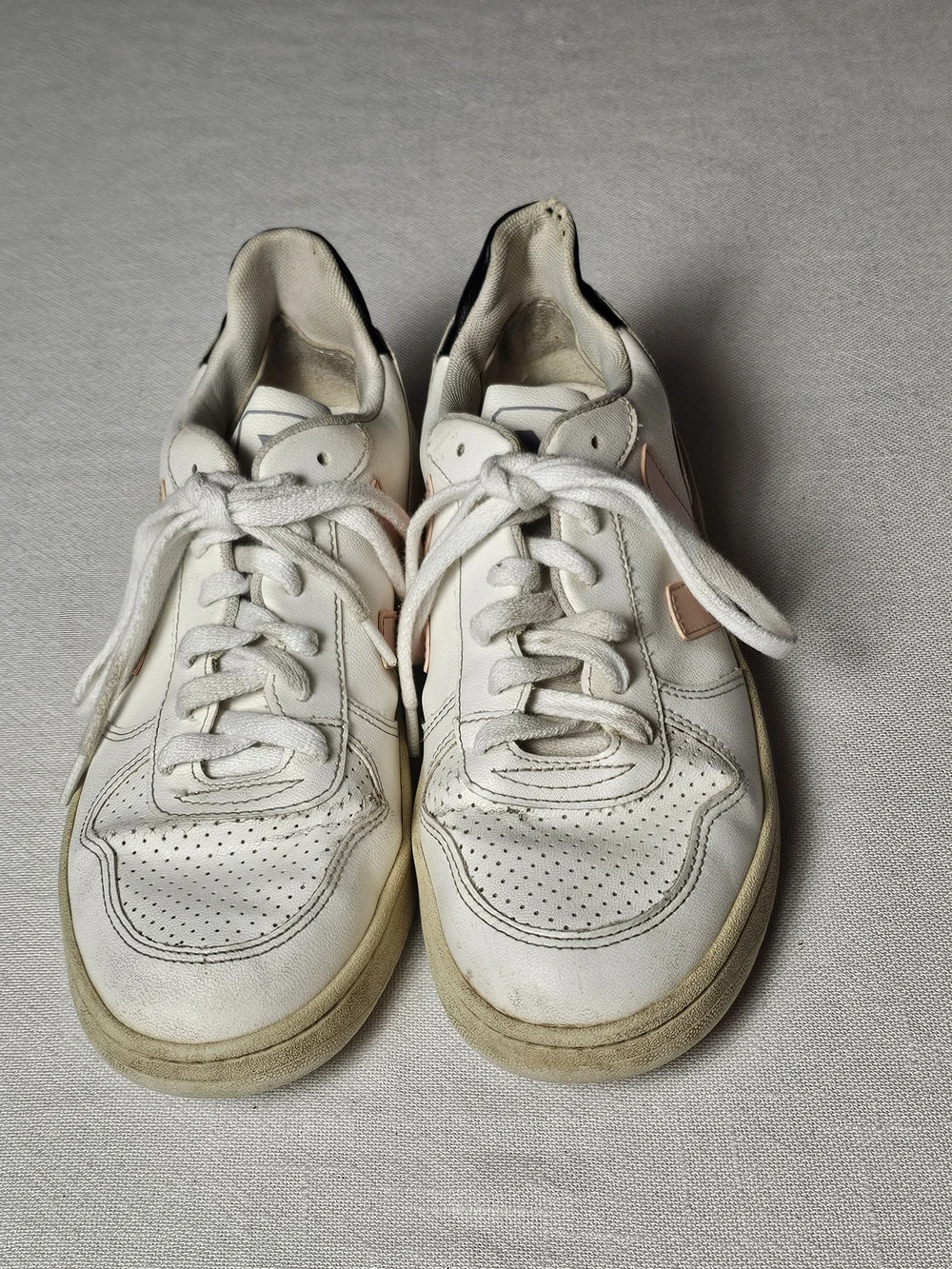 Veja‎ V-10 sneakers Womens Size 8 White